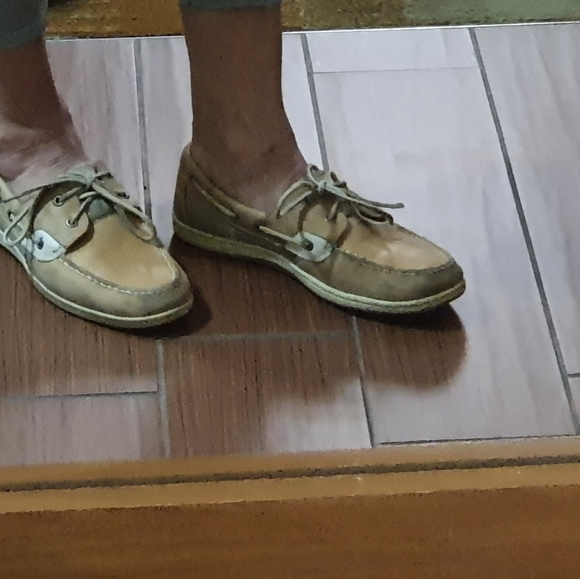 Shoes - Picture 5 of 6